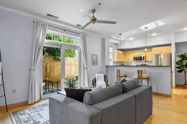 Madison, WI 53703,1037 Williamson Street #108