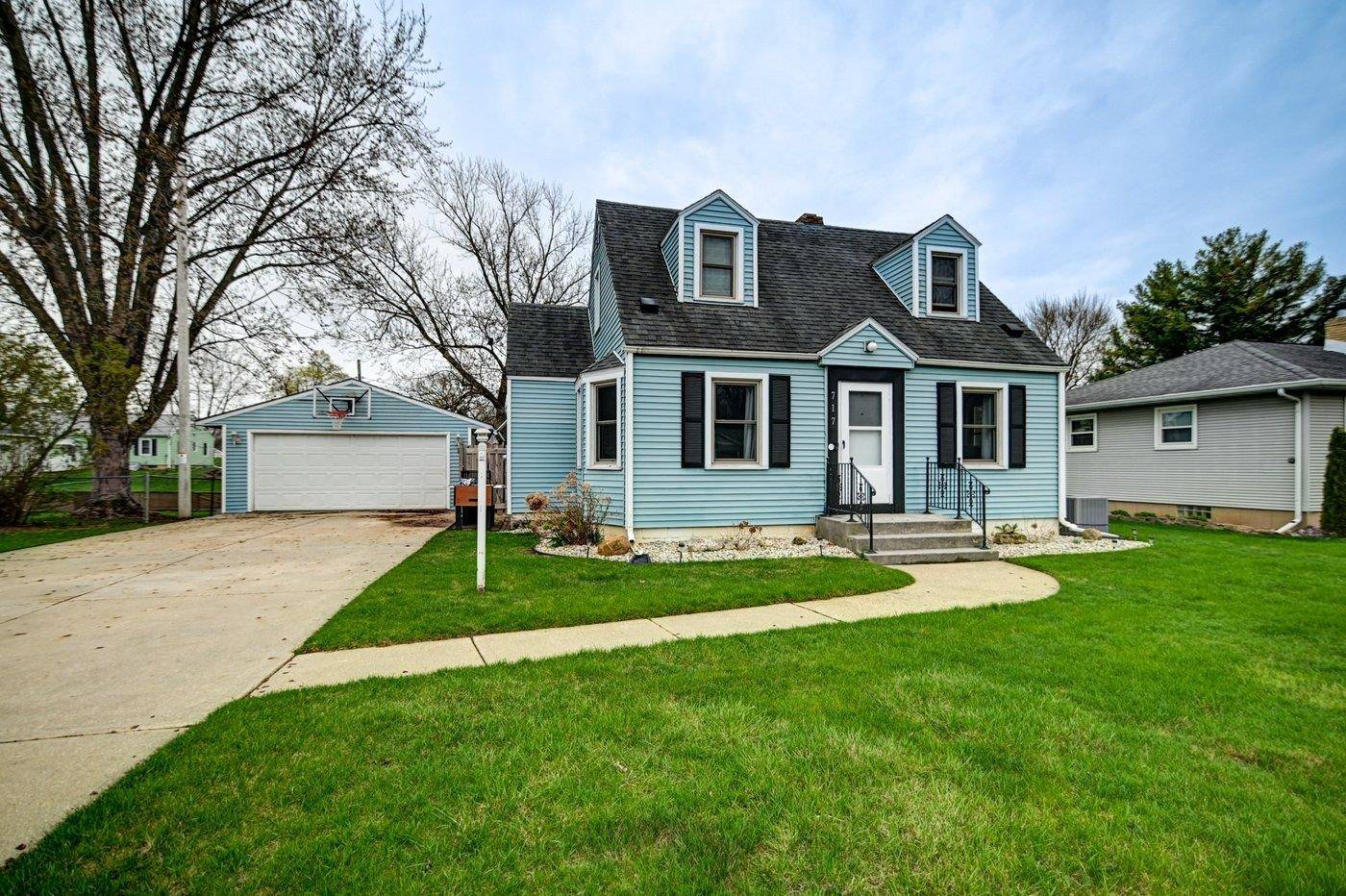 717 Columbia Avenue, Deforest, WI 53532