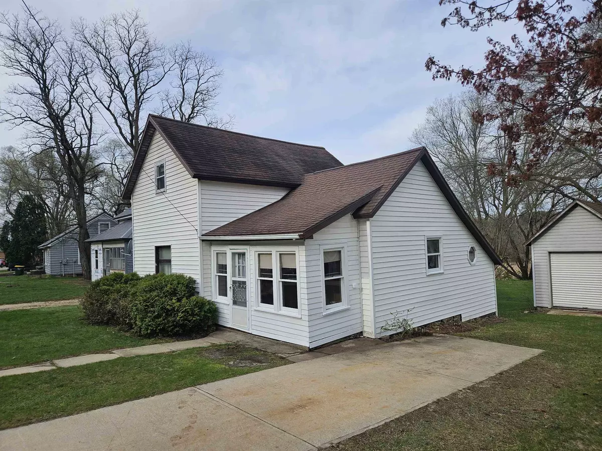 Wonewoc, WI 53968,617 center Street