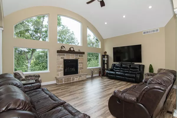 Dubuque, IA 52003,1735 Creek Wood Drive
