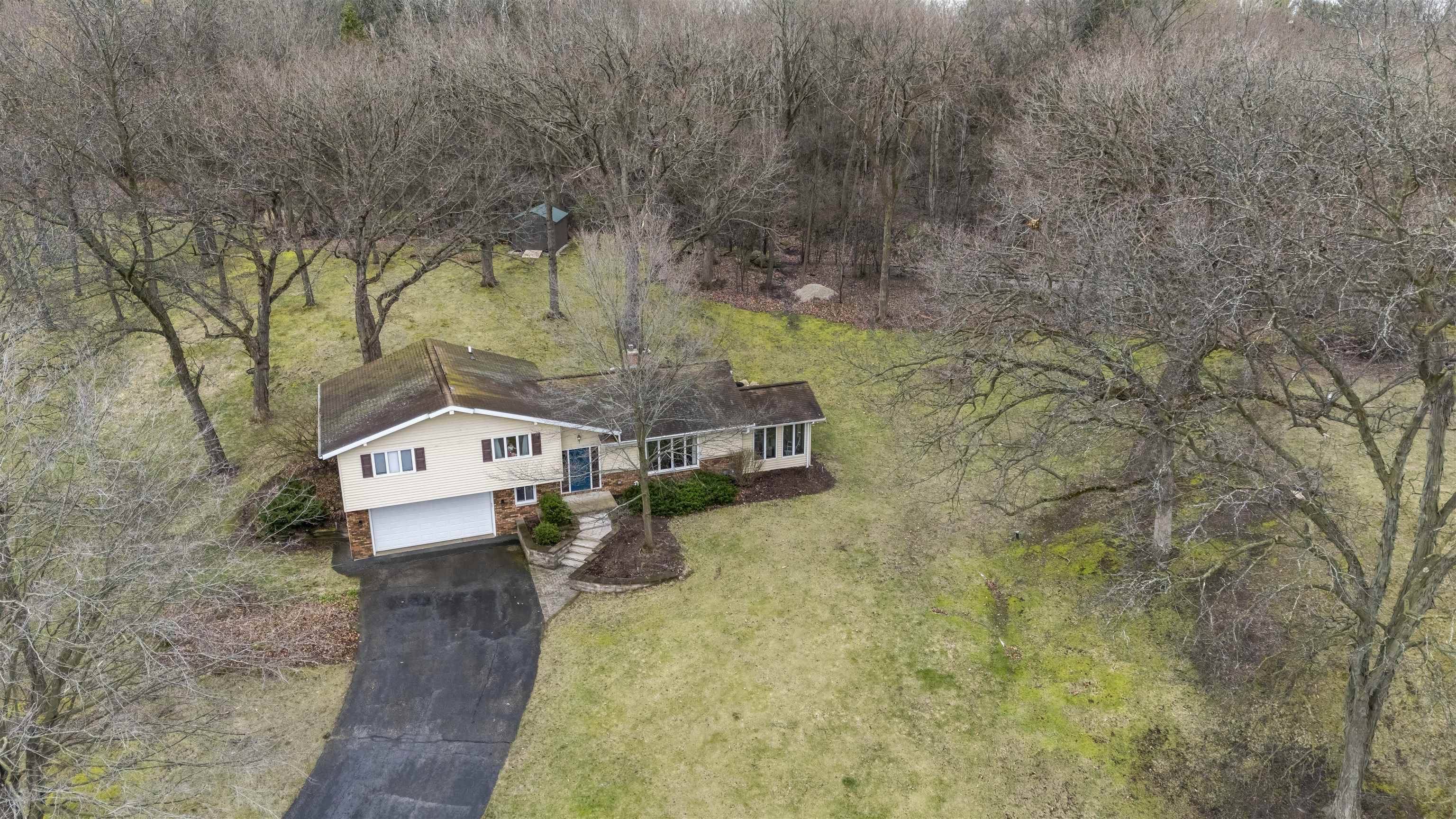 N7389 Hillendale Parkway, Beaver Dam, WI 53916