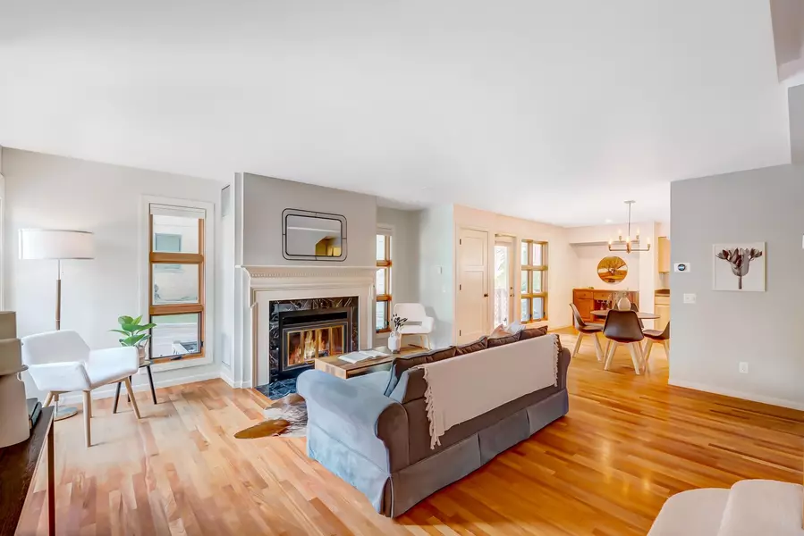 30 E Johnson Street, Madison, WI 53703