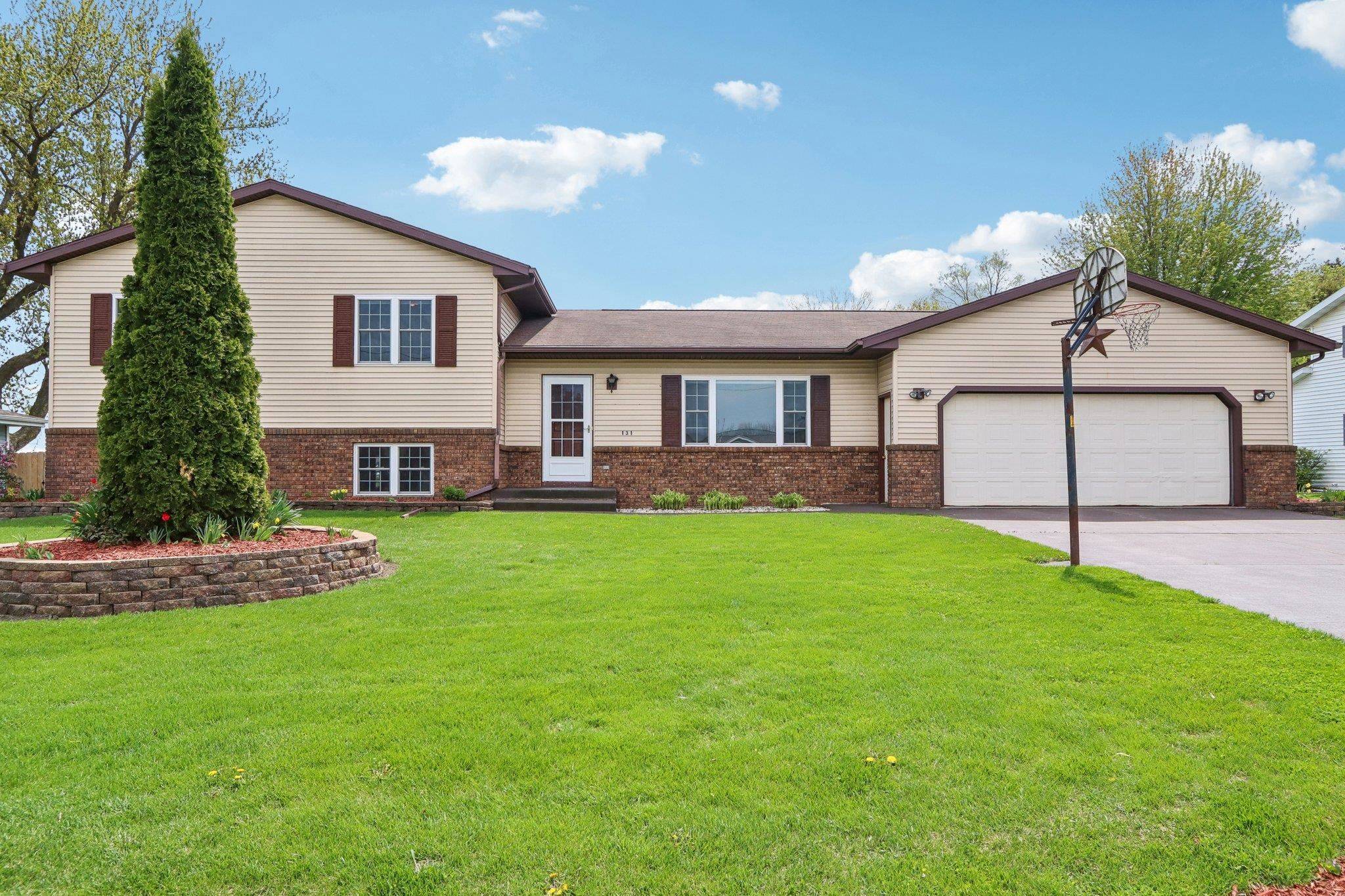 131 West Street,  Dane,  WI 53529