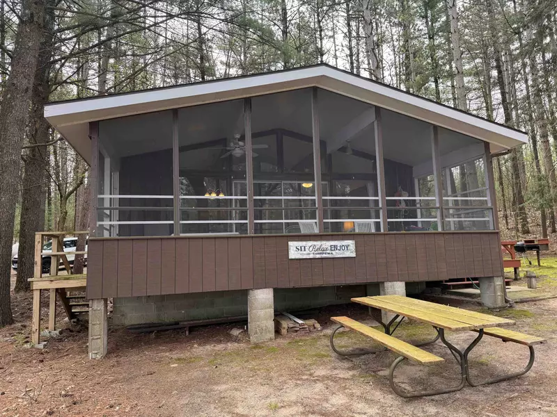 284 S Parker Lake Road, Oxford, WI 53952