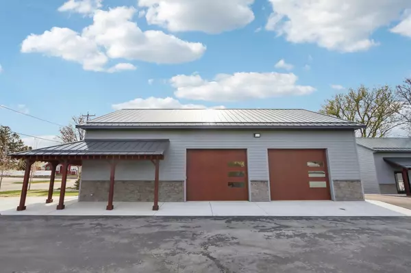 Watertown, WI 53094,717 W Main Street #717