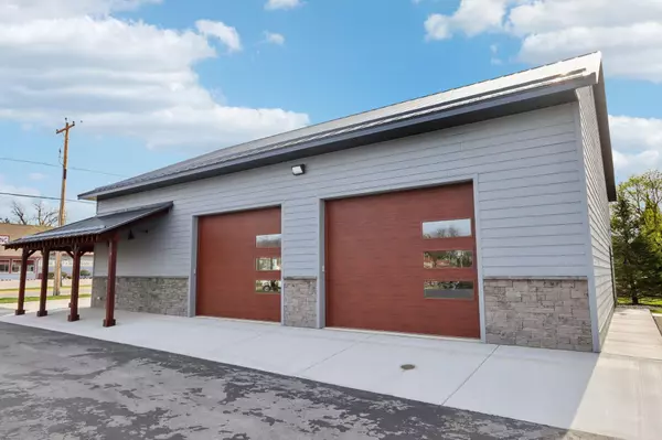 Watertown, WI 53094,717 W Main Street #717