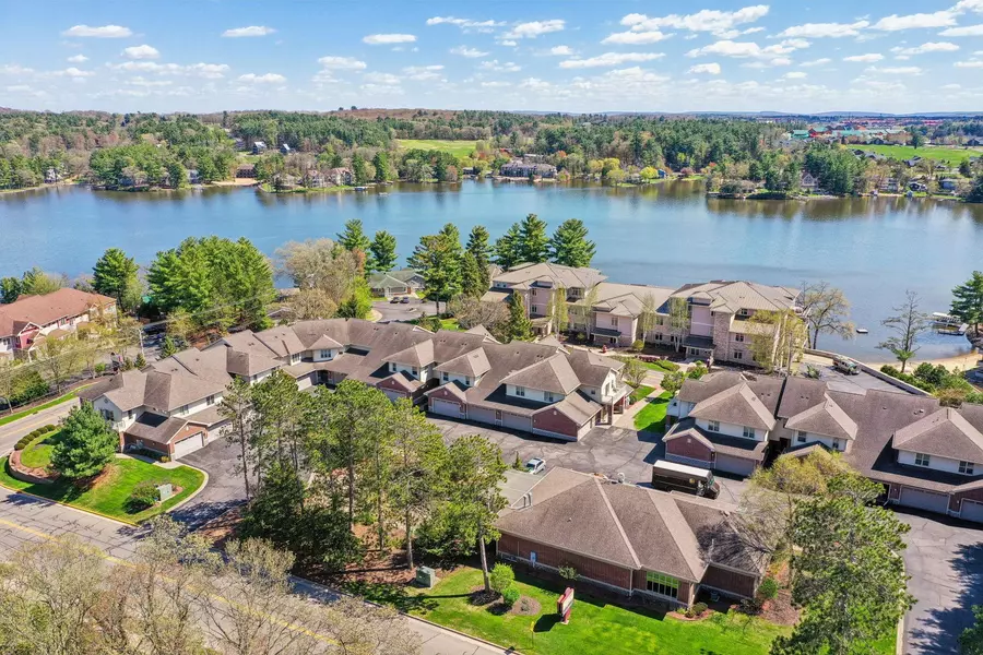 670 E Lake Avenue #202, Wisconsin Dells, WI 53940