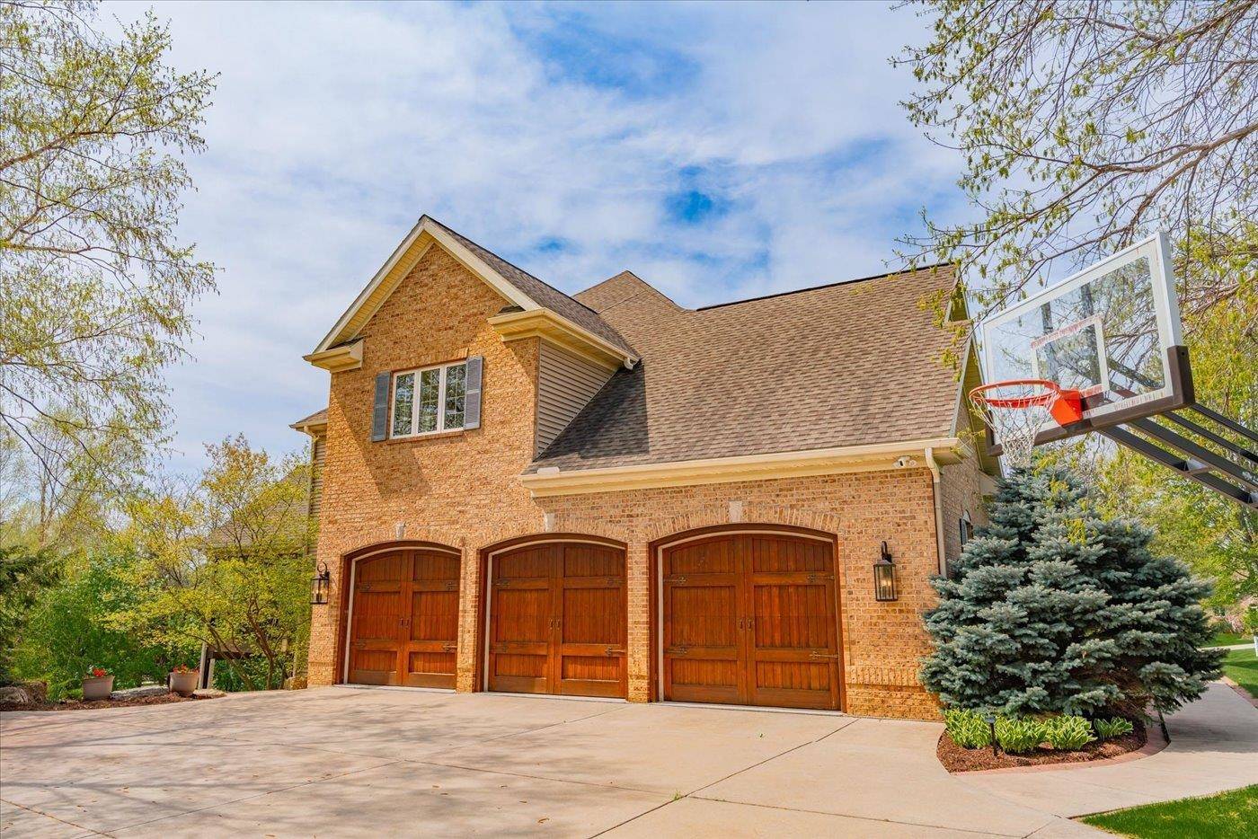 Waunakee, WI 53597,5556 SURREY Lane