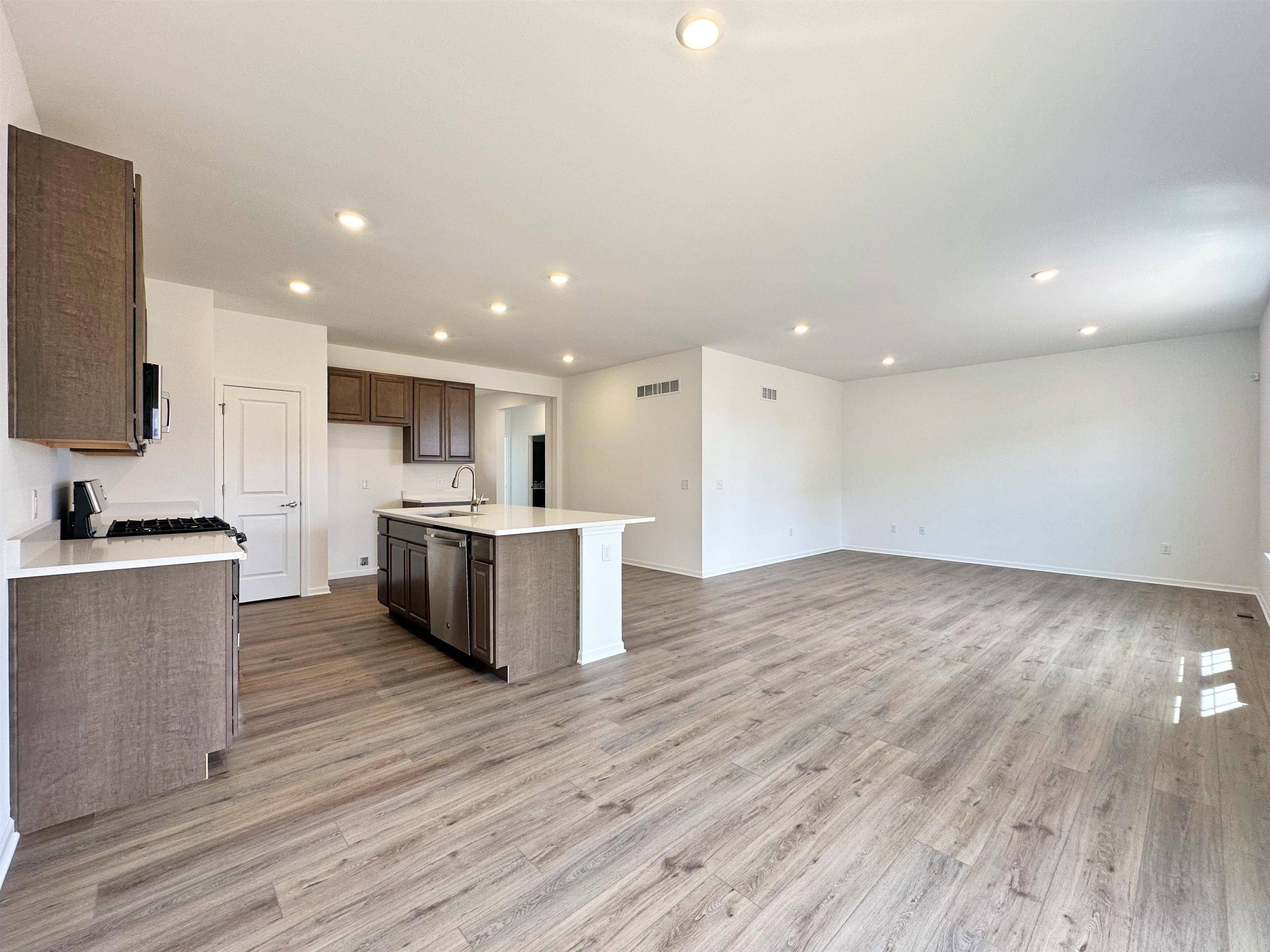 Stoughton, WI 53589,2833 Jackson Street #68