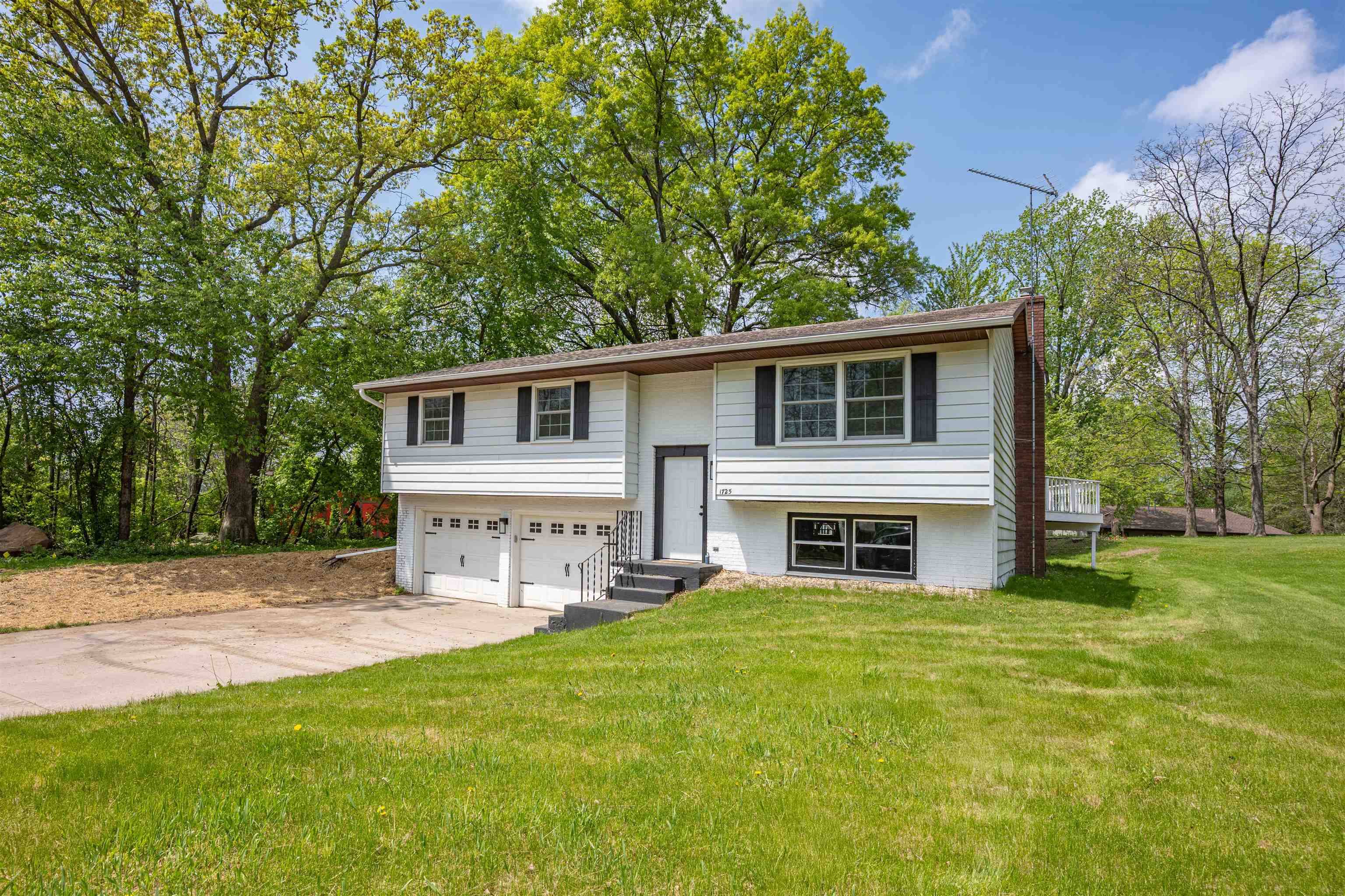 1725 Algonquin Drive, Baraboo, WI 53913