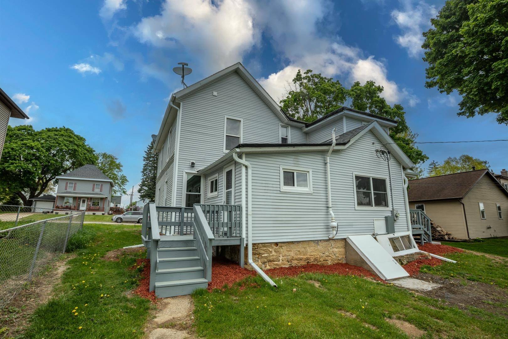 Dodgeville, WI 53533,217 E Division Street