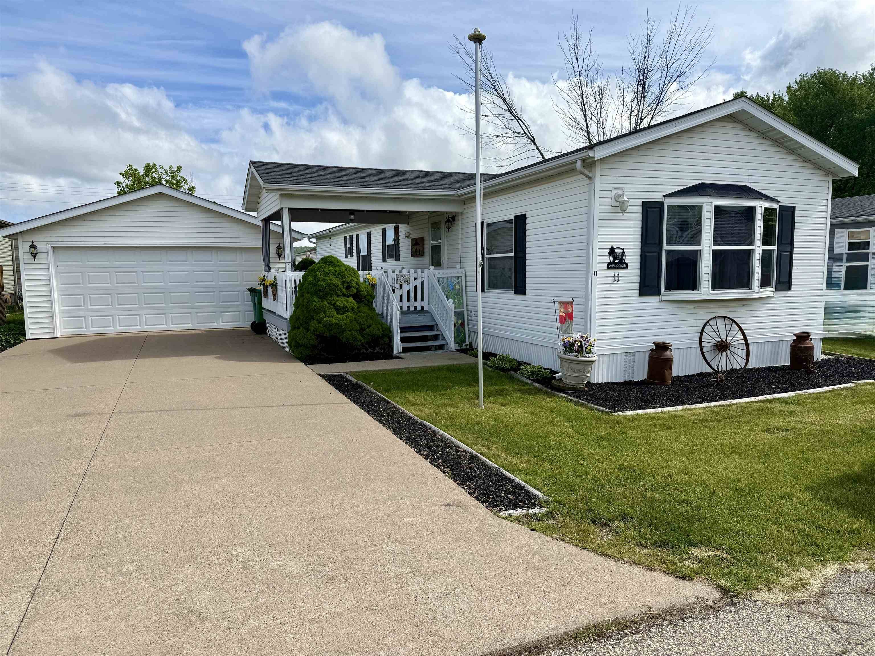 33150 Donna Drive, Prairie Du Chien, WI 53821