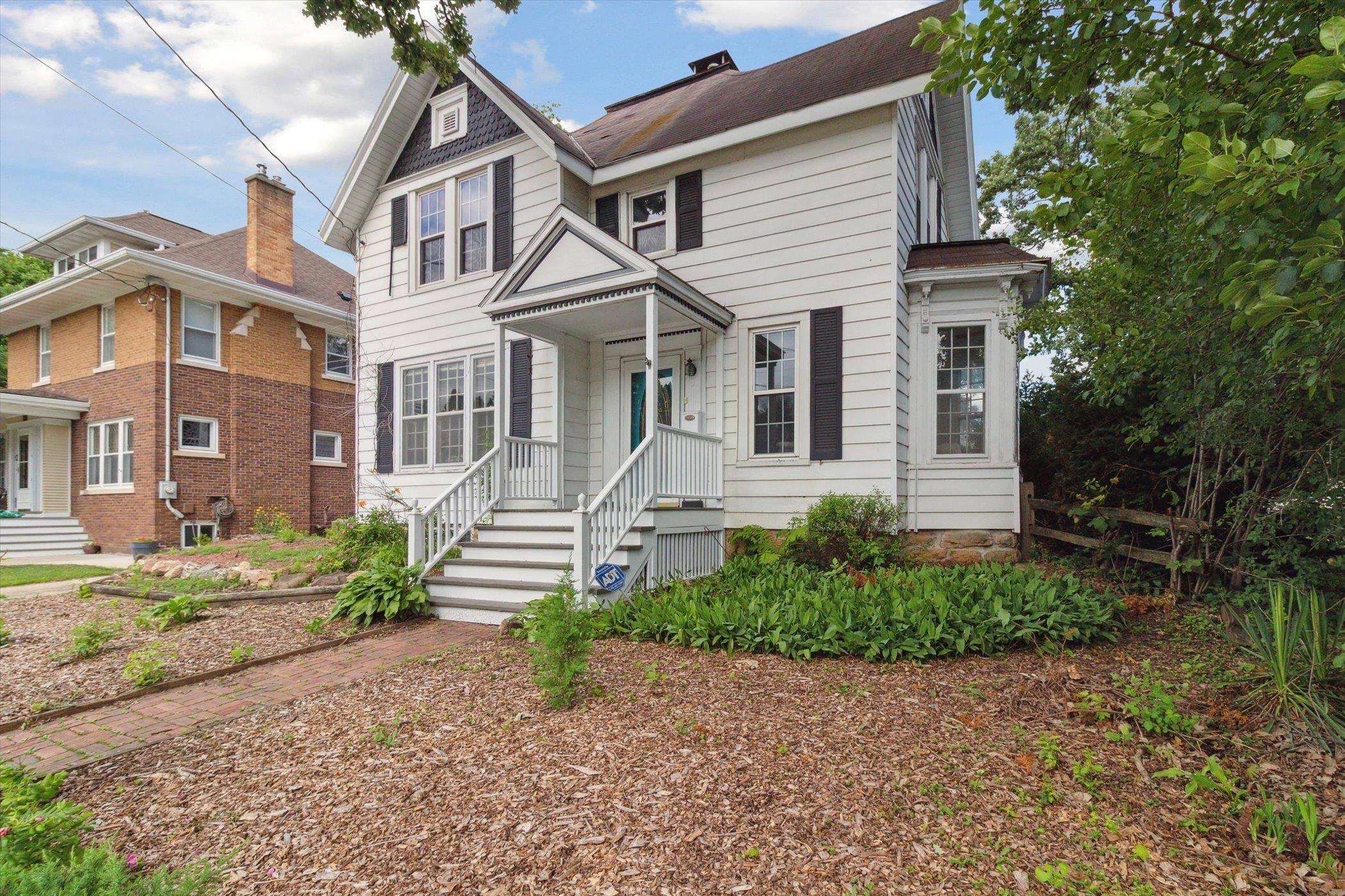 Stoughton, WI 53589,133 S Monroe Street
