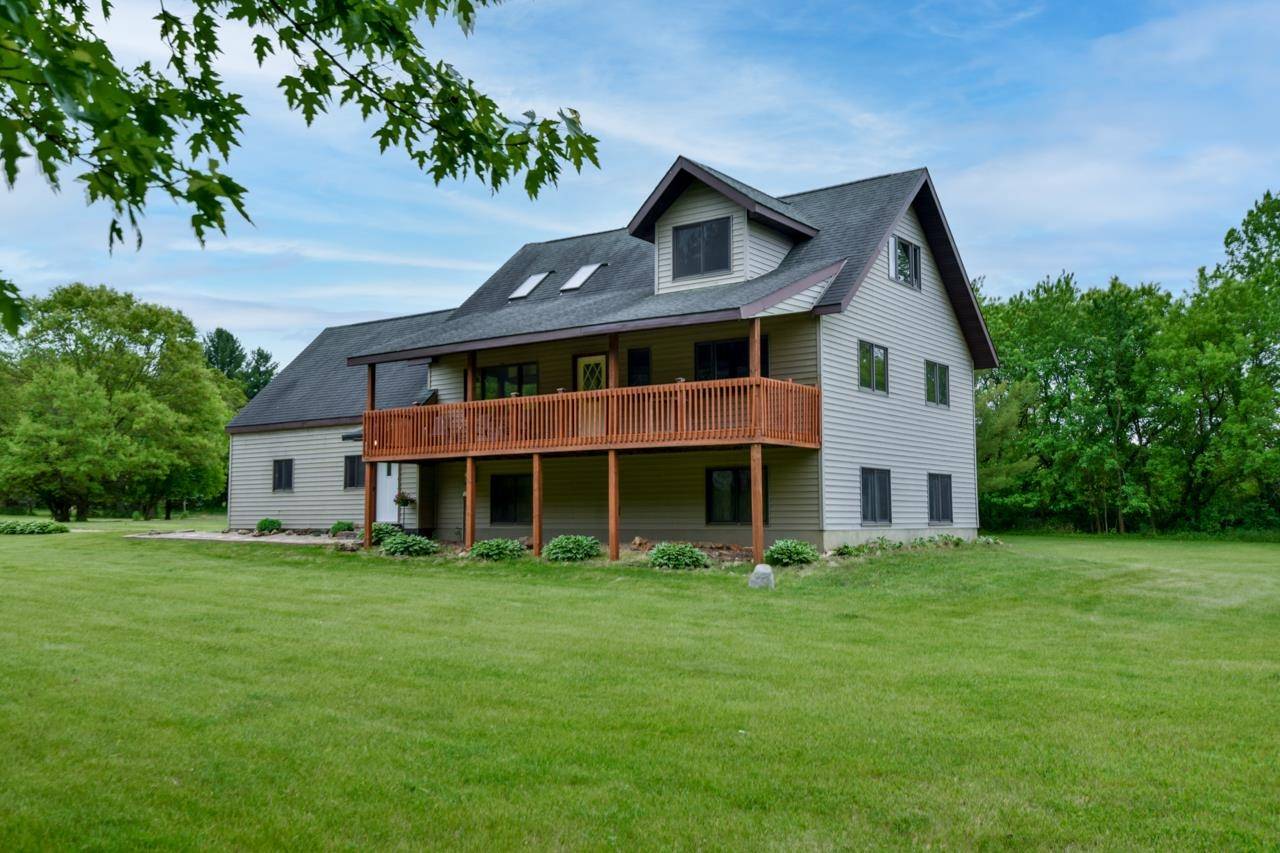 E3581 Green Valley Drive, La Valle, WI 53941