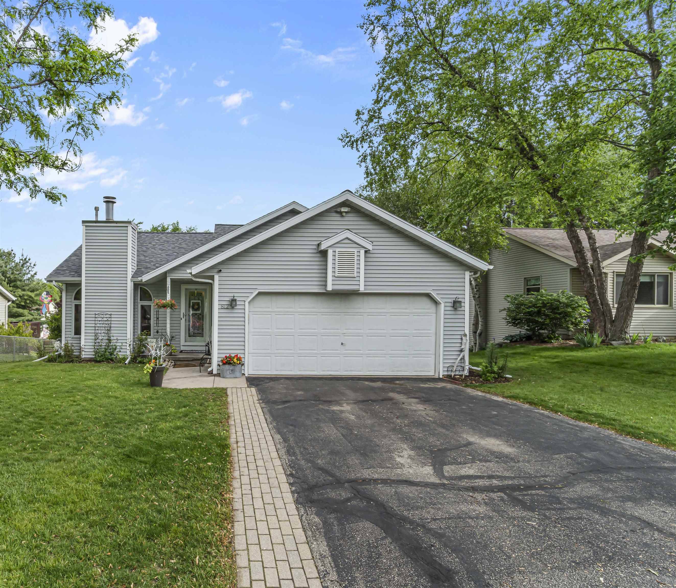 812 Clover Lane, Deforest, WI 53532