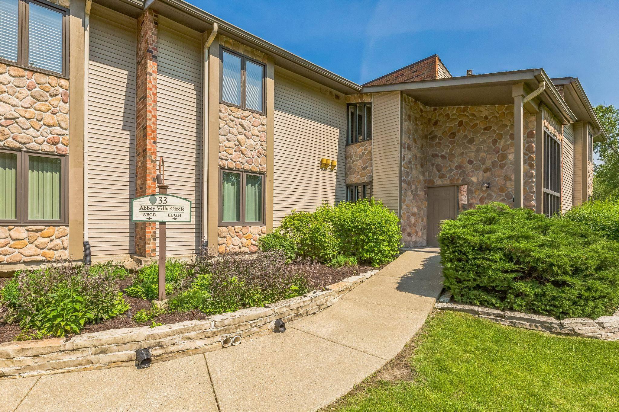 Fontana, WI 53125,33 Abbey Villa Circle #F