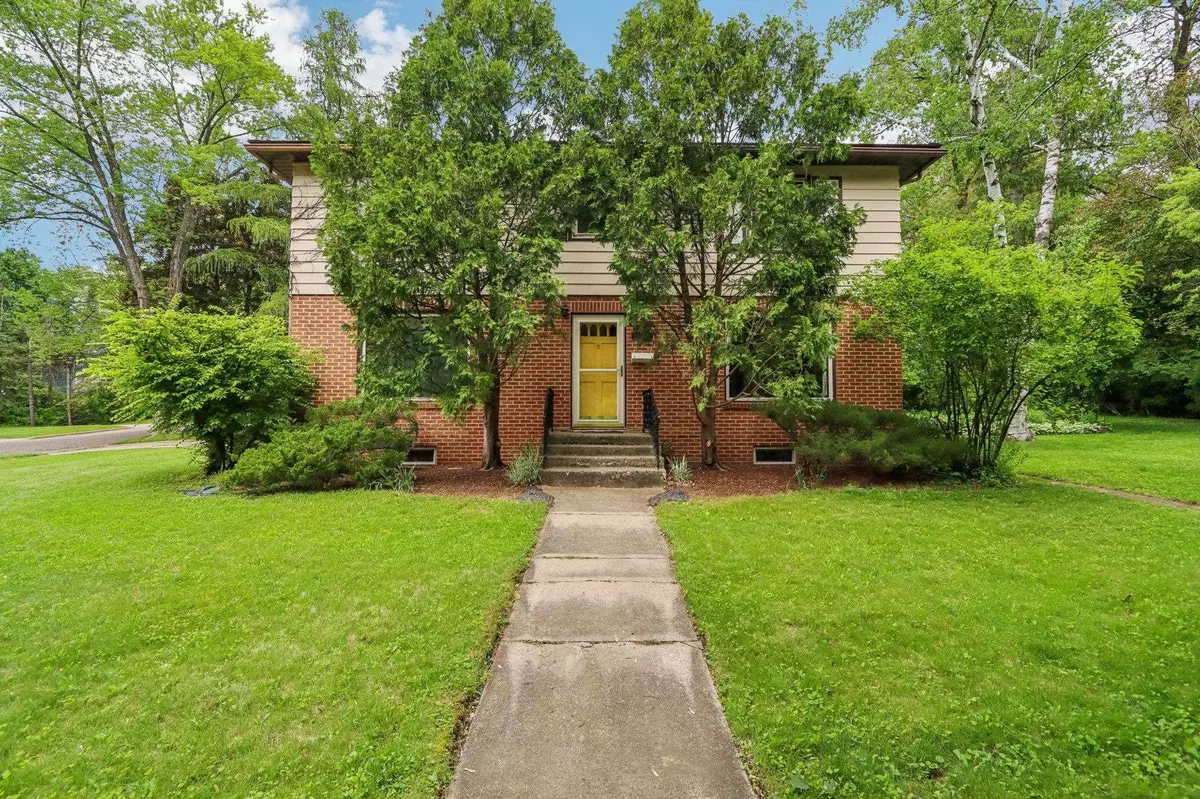 Baraboo, WI 53913,409 12th Street