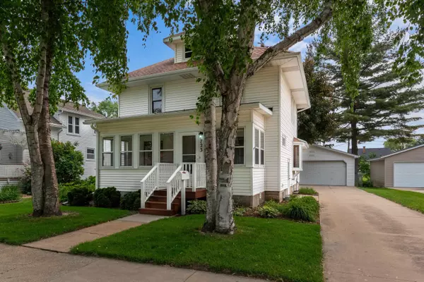 723 De Clark Street, Beaver Dam, WI 53916