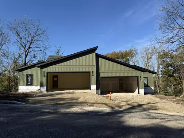 225 Whitetail Lane #28, Deerfield, WI 53531