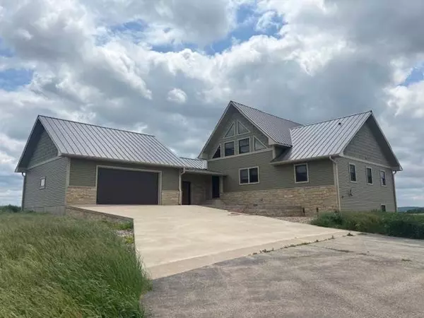 10609 Cadwell Road, Cassville, WI 53806