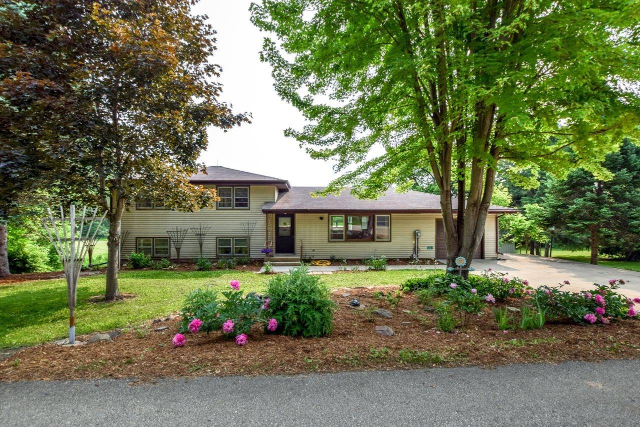 5802 Woodland Drive, Waunakee, WI 53597-8601