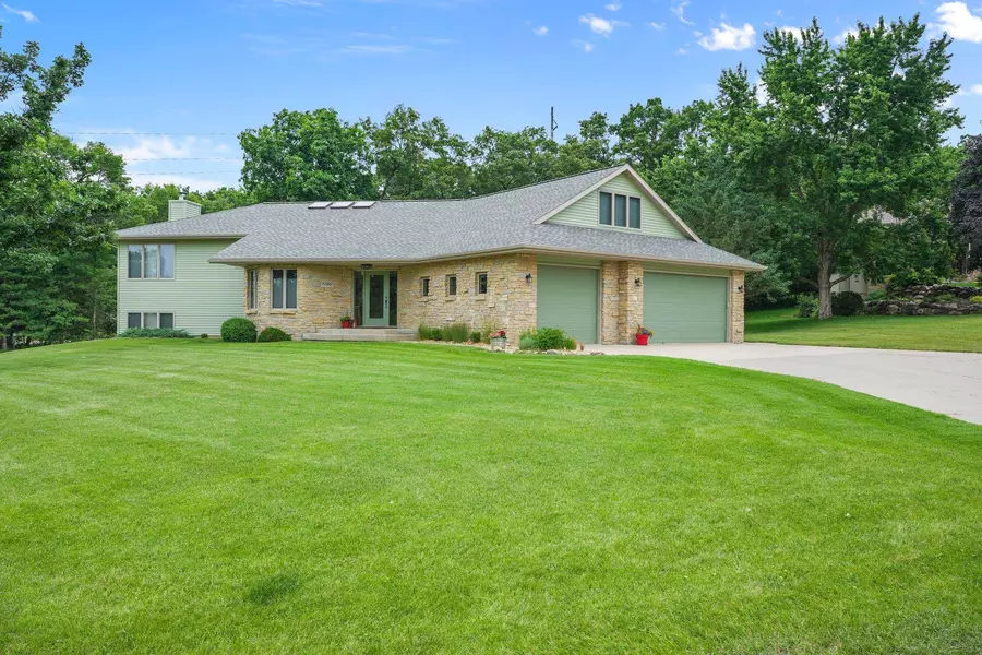 N886 Club Circle Drive, Prairie Du Sac, WI 53578