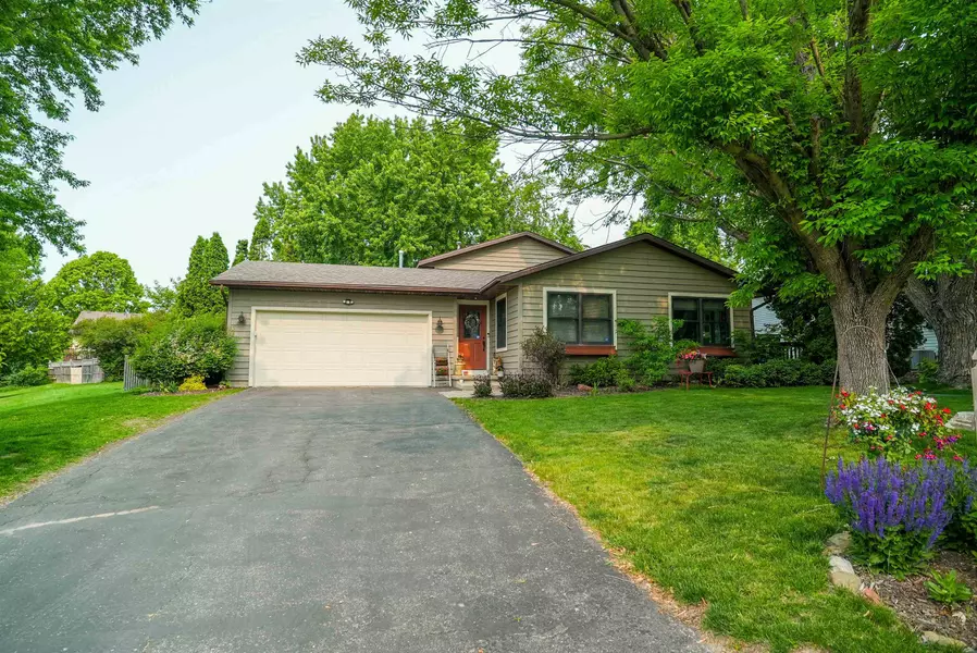 326 Joshua Circle, Sun Prairie, WI 53590