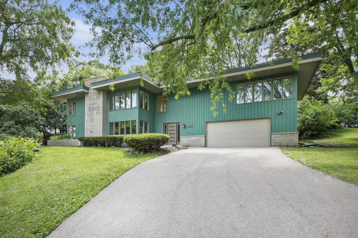 Monona, WI 53716,5701 Cove Circle