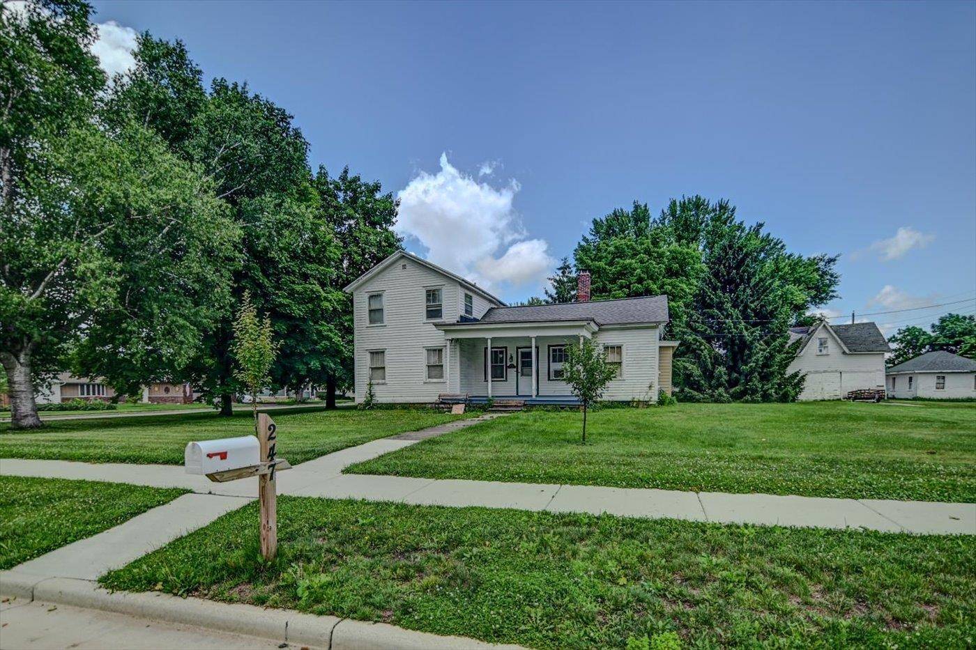 247 W Monroe Street, Spring Green, WI 53588-8056