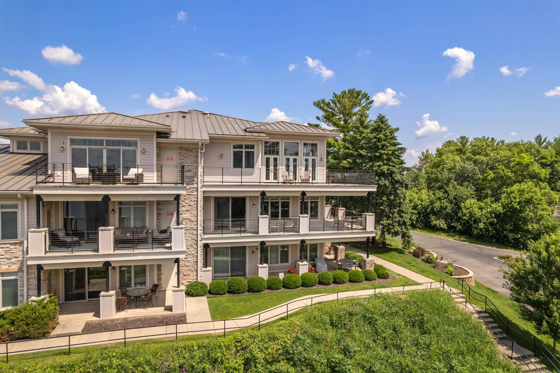 650 E Hiawatha Drive #312, Wisconsin Dells, WI 53965