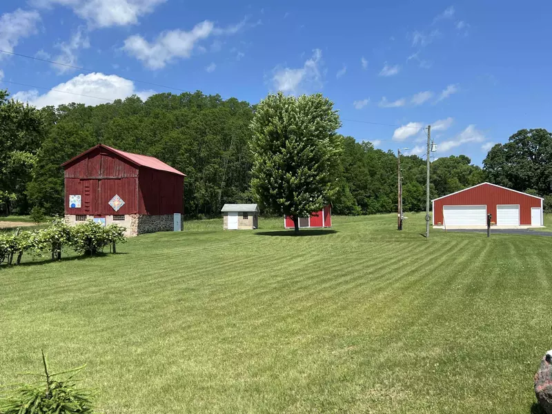 N8061 Fenske Road, Pardeeville, WI 53954