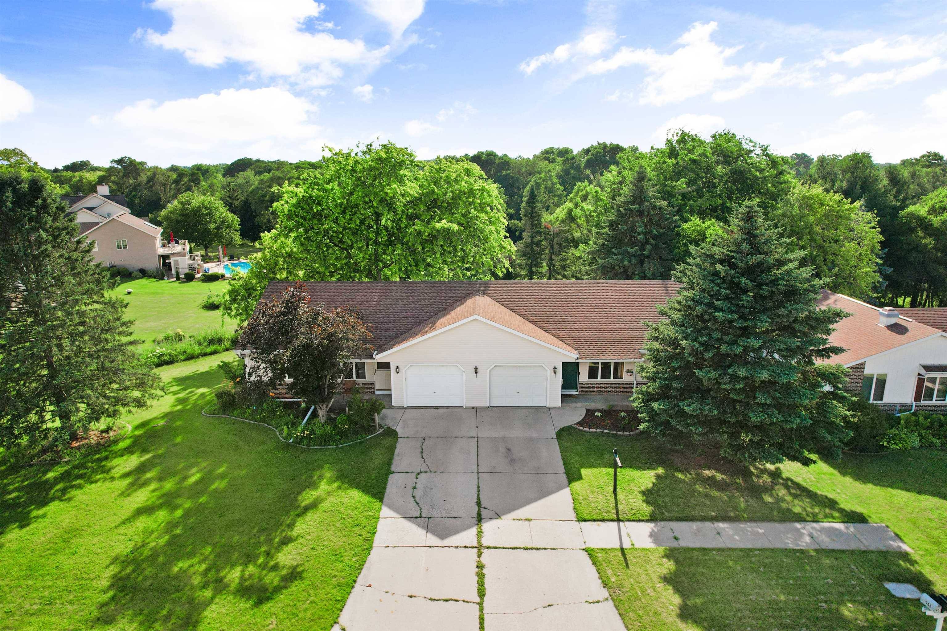 967 N Wuthering Hills Drive, Janesville, WI 53546