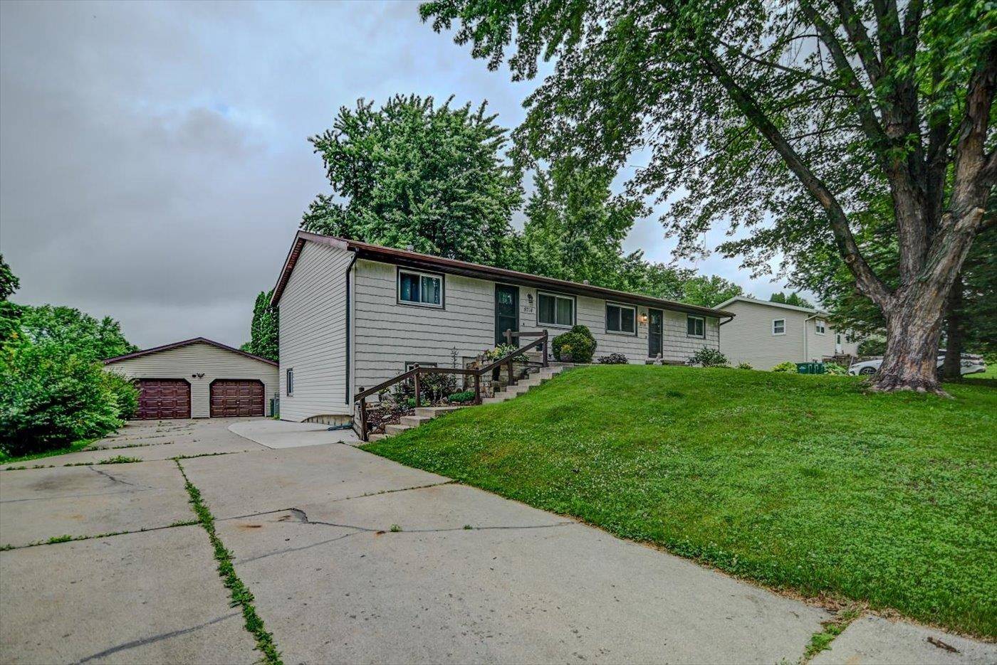 Mcfarland, WI 53558,5716 Sauk Lane