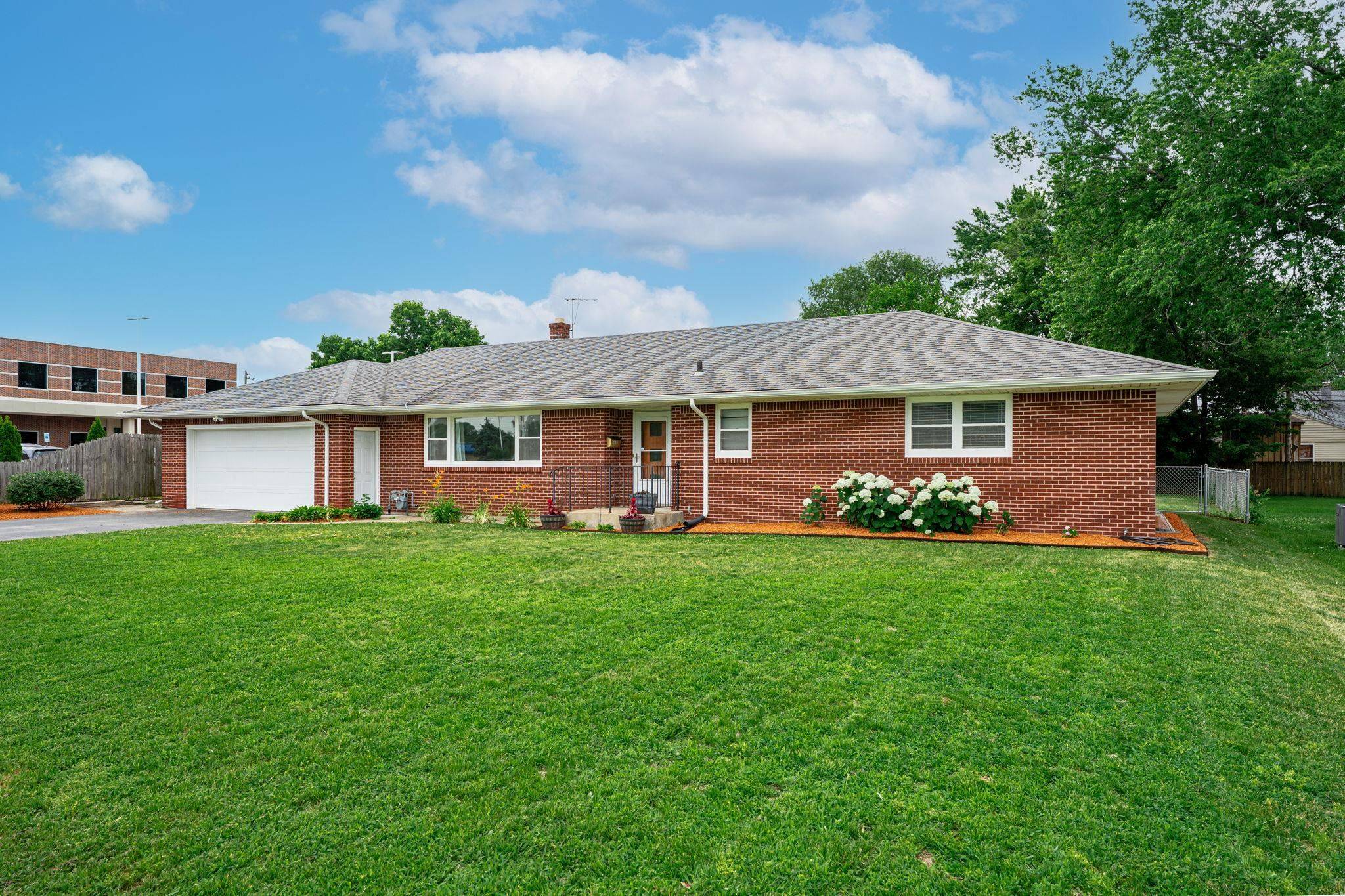Loves Park, IL 61111,427 BURRWOOD Avenue