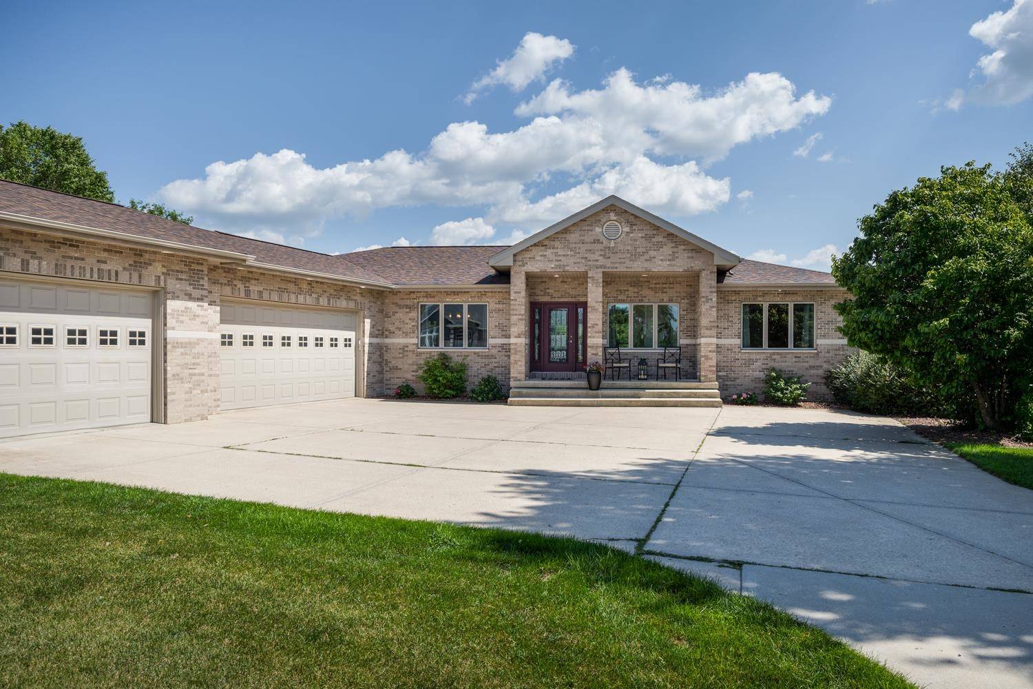 Stoughton, WI 53589,3011 Linnerud Drive