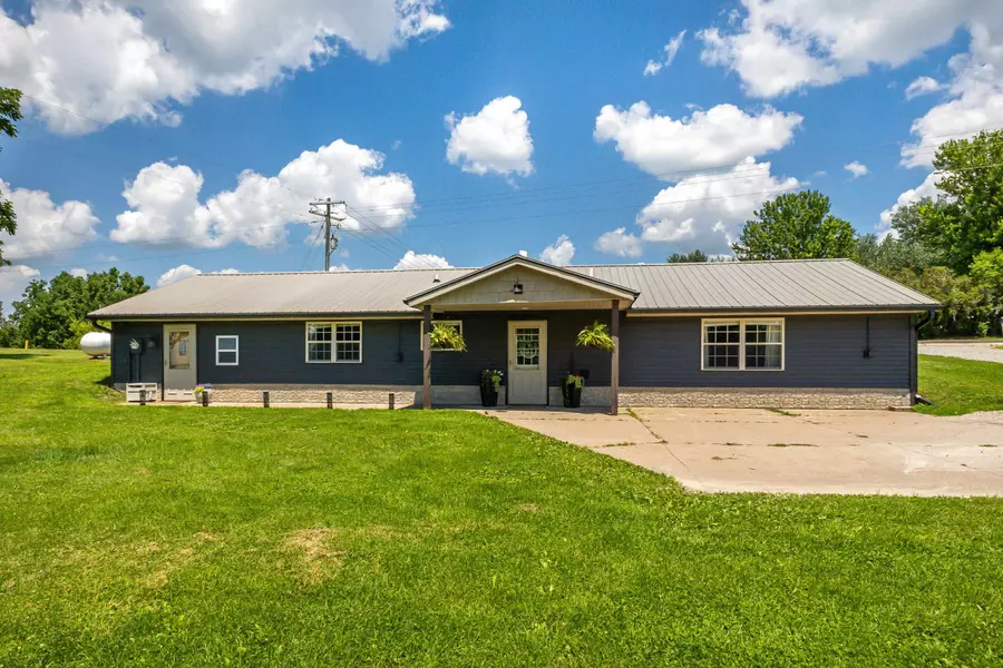 8295 Highway 133, Potosi, WI 53820