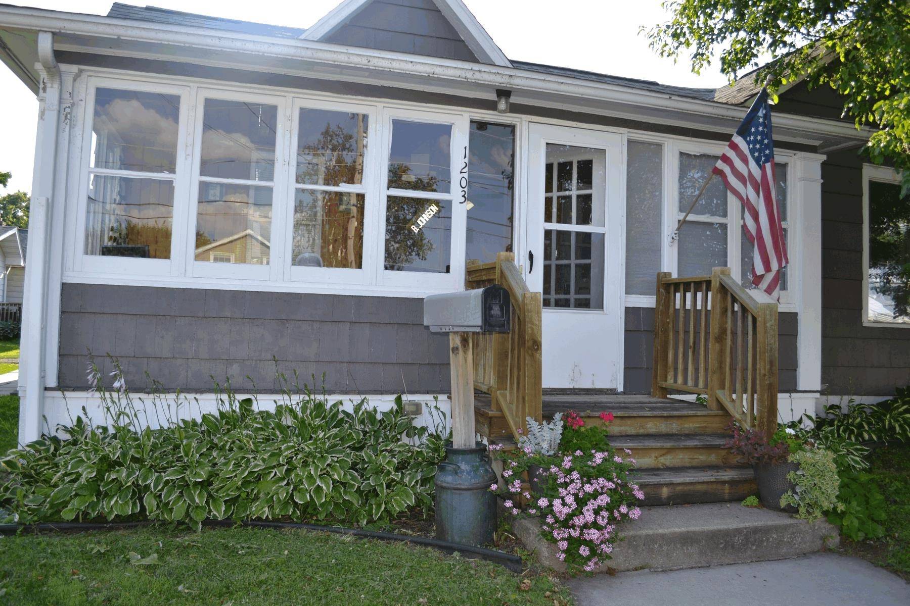 Elroy, WI 53929,1203 Academy Street