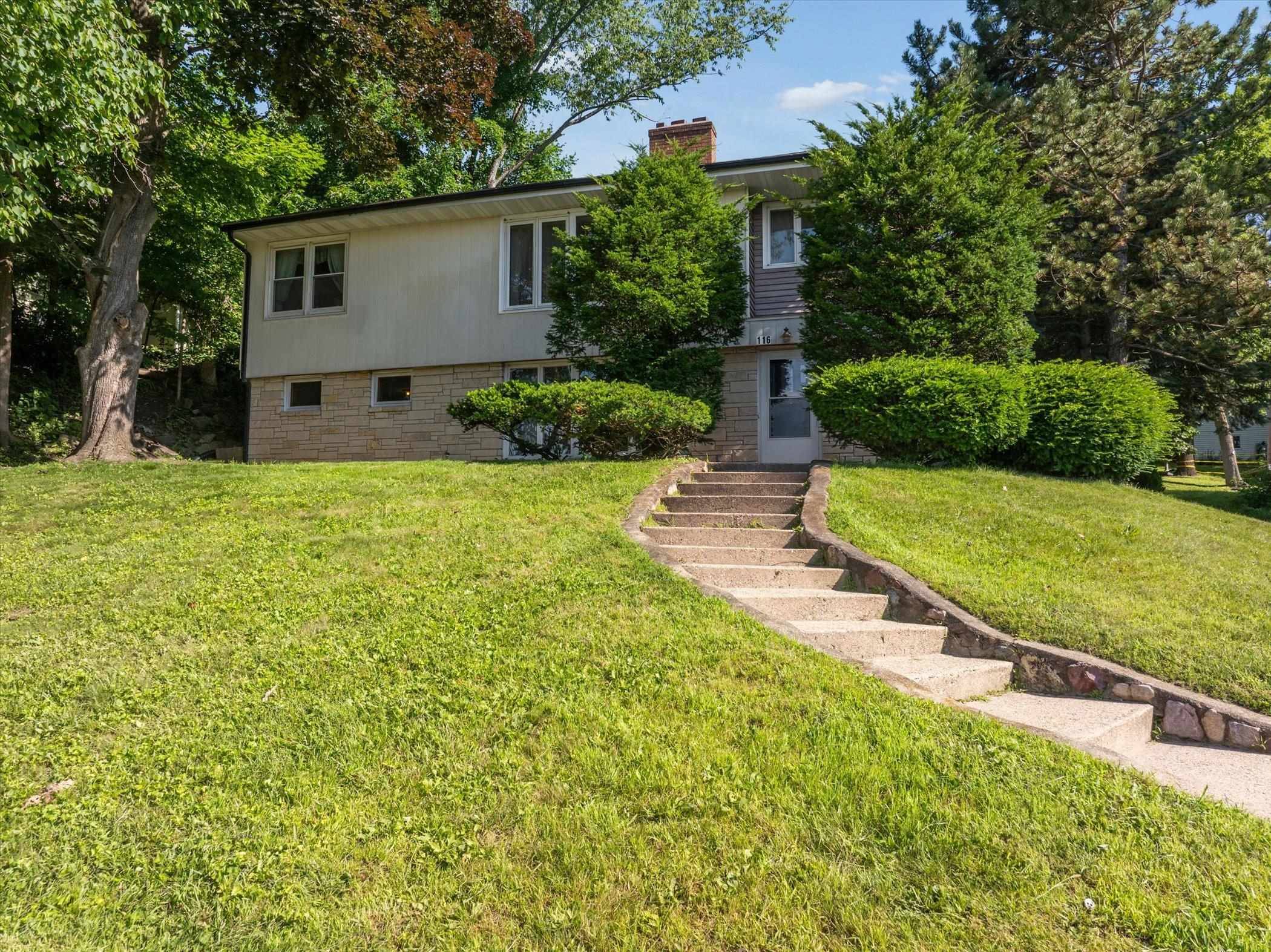 Baraboo, WI 53913,116 9th Avenue