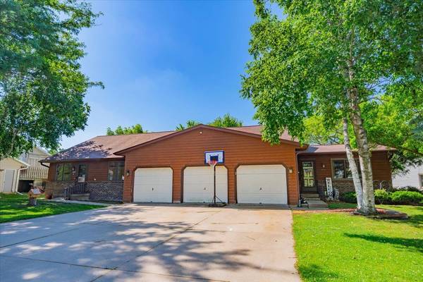 1749-1751 Delaware Drive, Sun Prairie, WI 53590