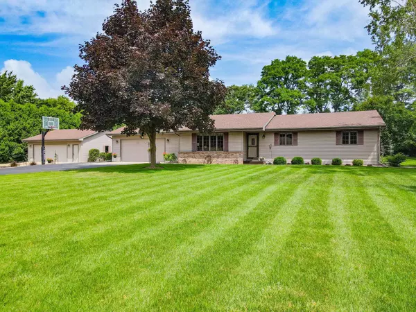 29 E Curharken Drive, Edgerton, WI 53534