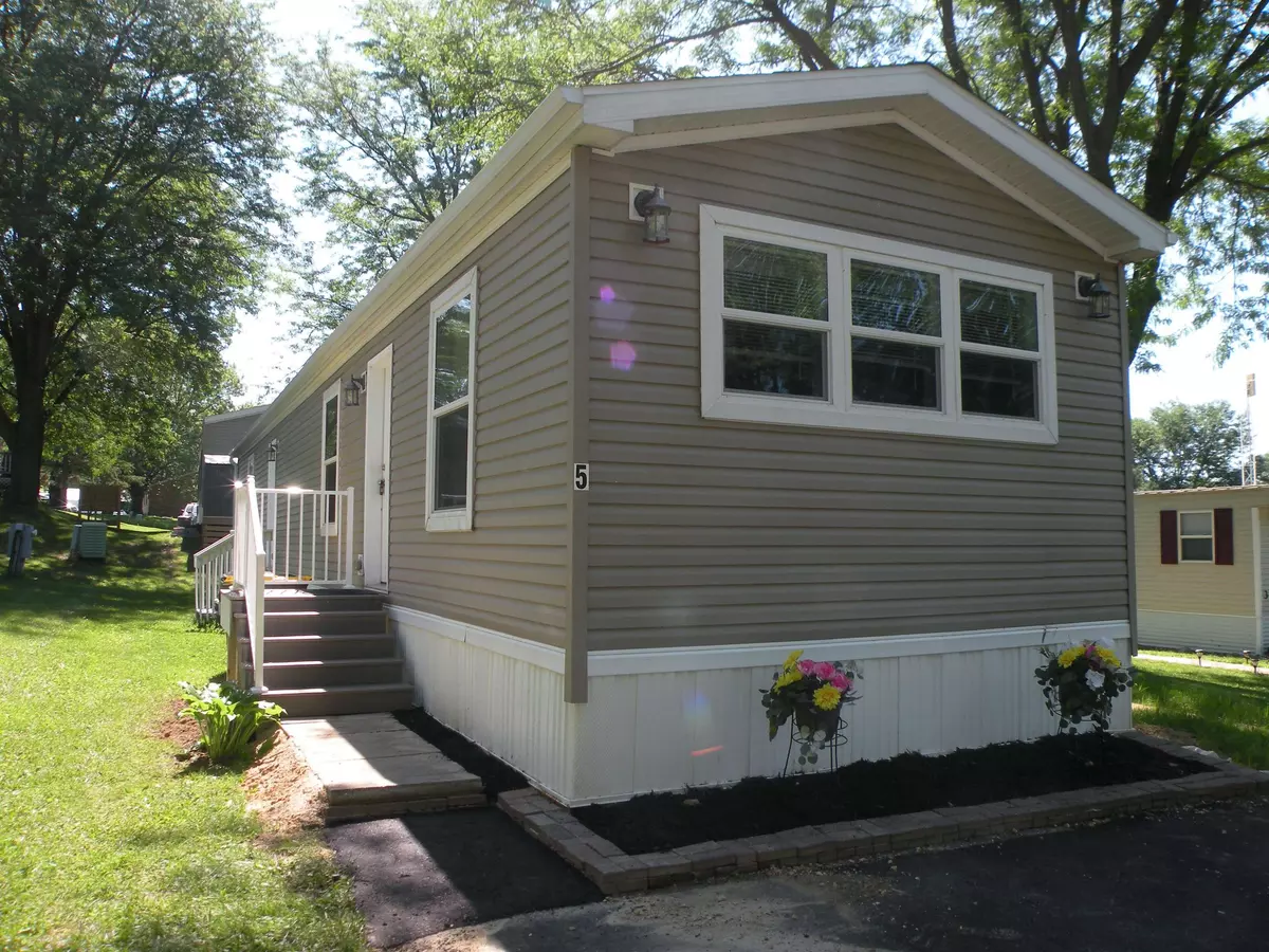 Bloomington, WI 53804,121 Court Street #5