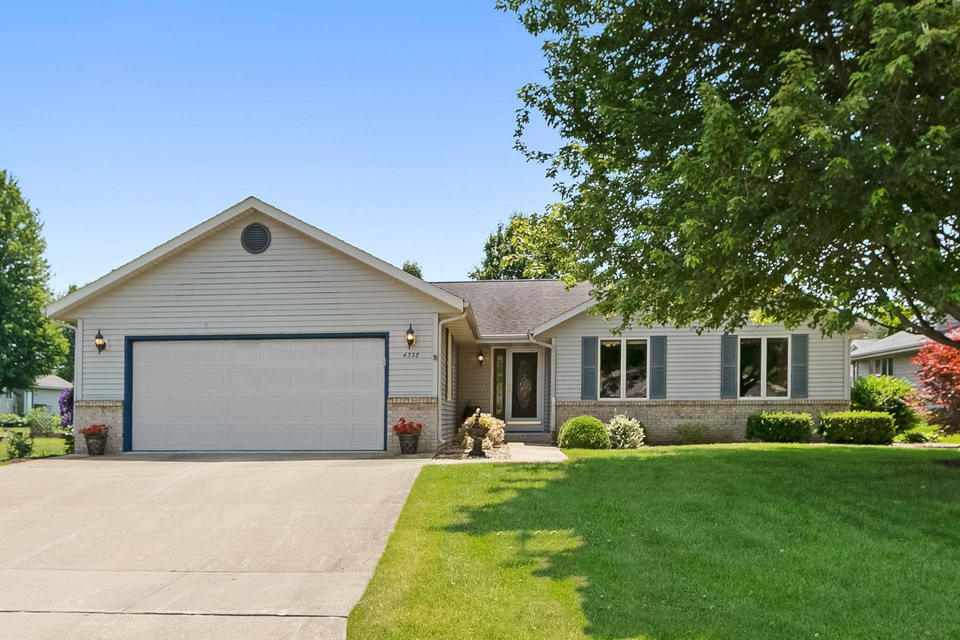 4338 E Fieldcrest Drive, Janesville, WI 53546