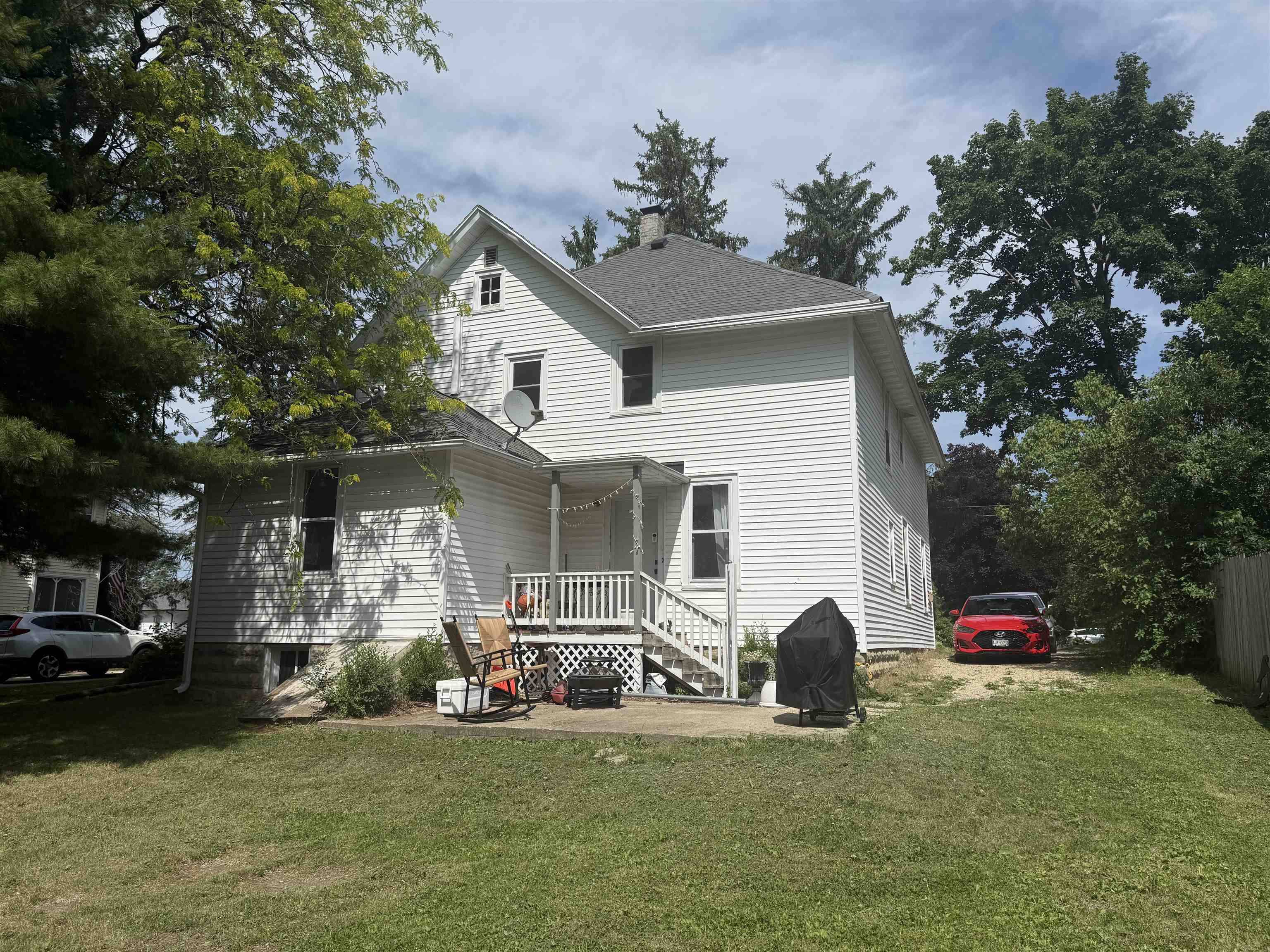 Stoughton, WI 53589,532 S Monroe Street