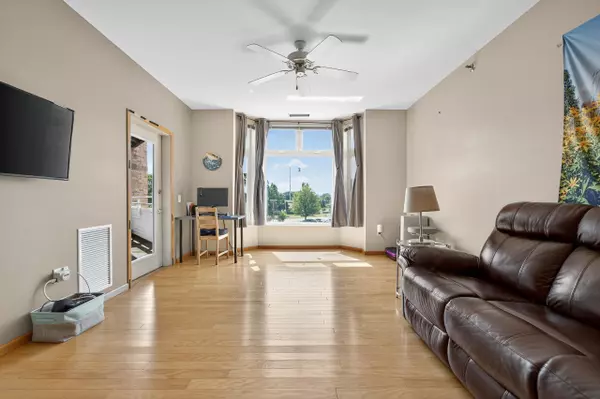 Madison, WI 53717,301 Harbour Town Drive #323
