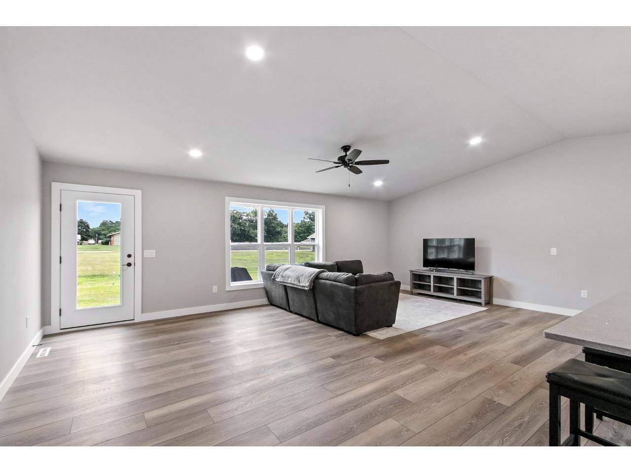 Portage, WI 53901,101 Hill Row