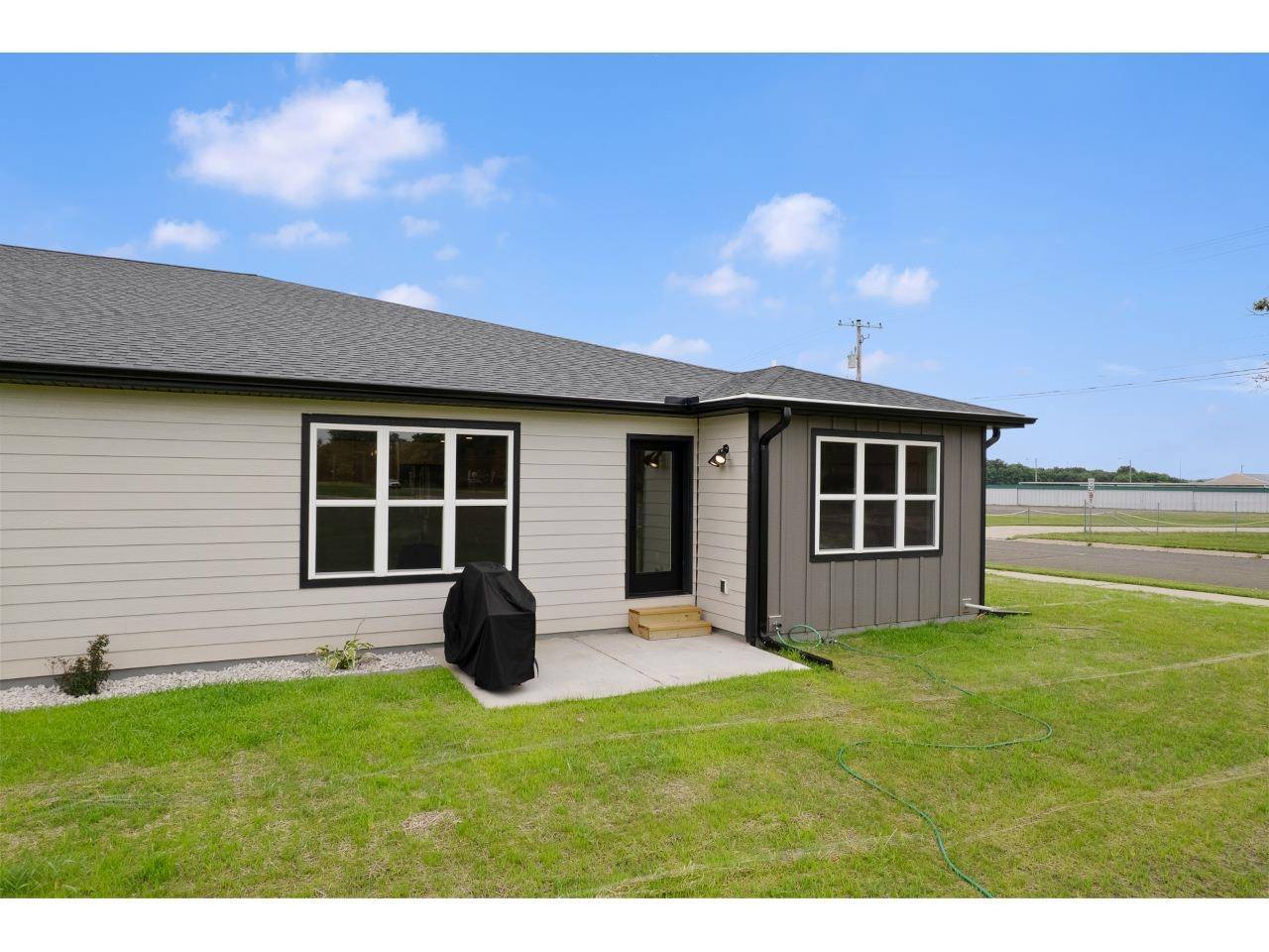 Portage, WI 53901,101 Hill Row