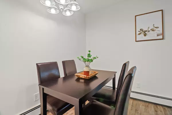 Middleton, WI 53562,2124 Allen Boulevard #4