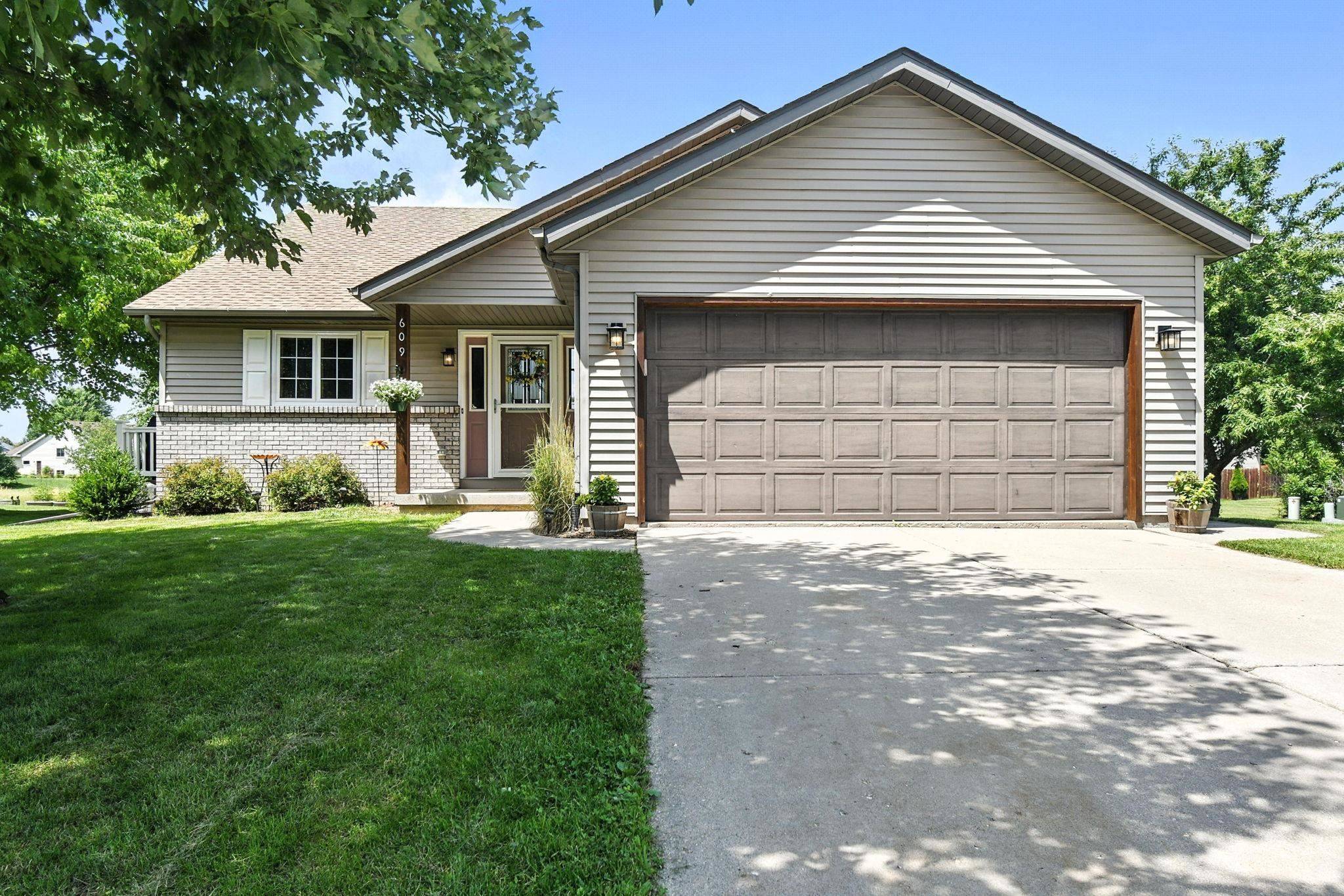 609 N Woods Edge Drive, Oregon, WI 53575