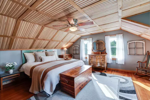 North Freedom, WI 53951-9533,E9275 Prairie Road