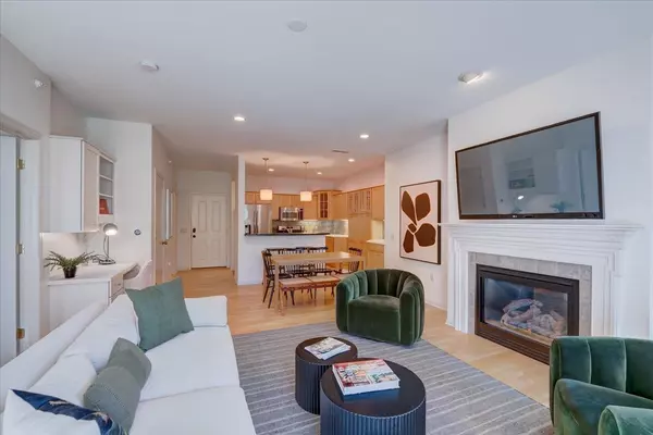 Madison, WI 53703,201 N Blair Street #206